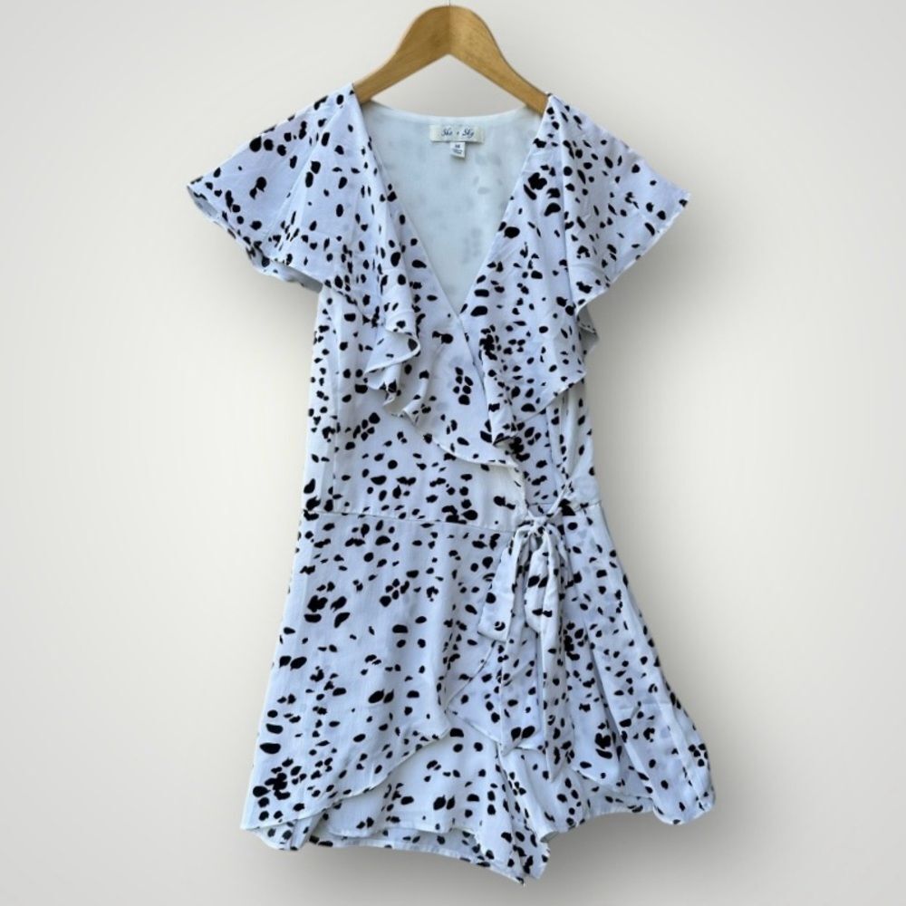 🎉5 for $45 🎉She Sky Romper Jumpsuit Women Size M White Black - Picture 1 of 7